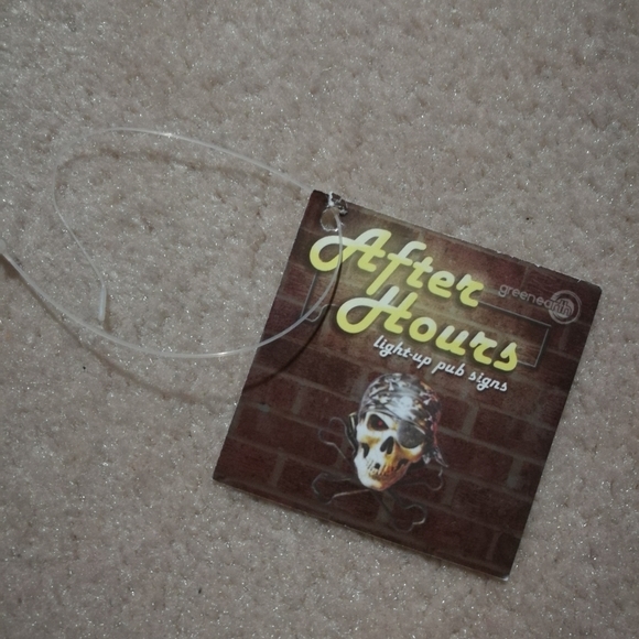 🎃 Pirate Skull Light Up Hanging Sign ☀ - Picture 8 of 9